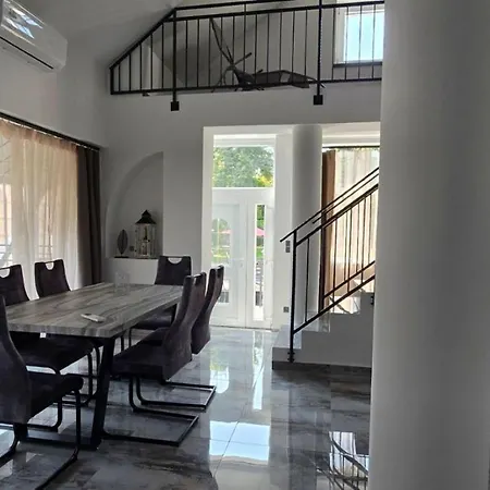 Megyer Apartmanhaz Апартаменты *